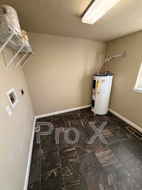 Building Photo - 2226 S Moffet Ave