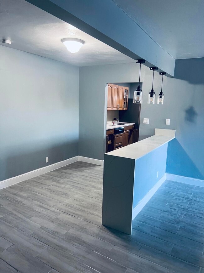 Building Photo - 759 Caroline Ave