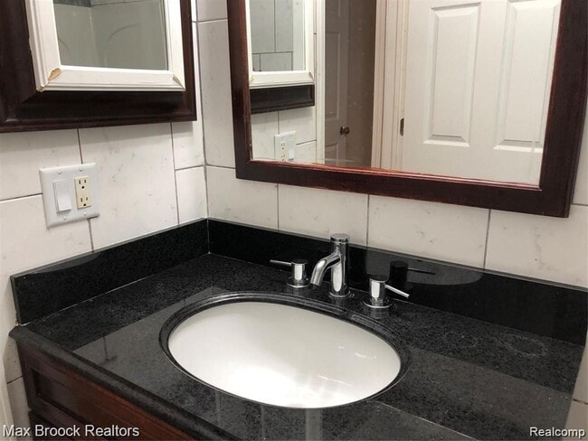 Building Photo - 1653 Wimbledon Dr