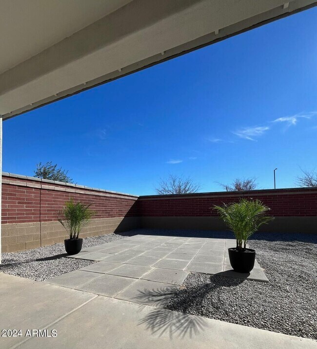 Building Photo - 14649 W Dreyfus St