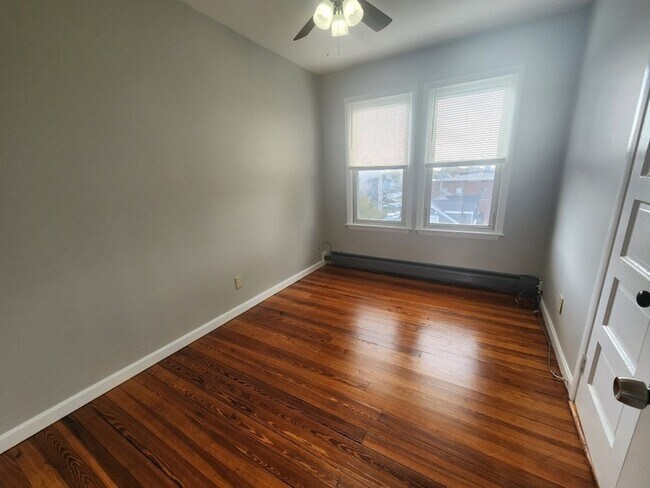 Building Photo - 447 Ash St