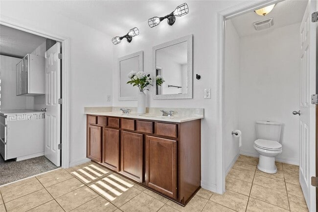 Building Photo - 19270 Fallglo Dr