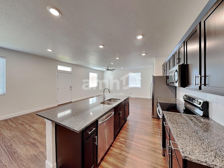 Building Photo - 5962 Verdigris Dr