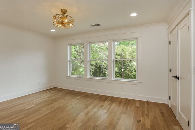 Building Photo - 116 3rd Ave