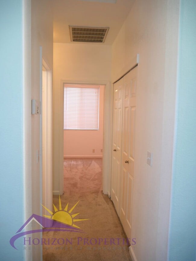 Building Photo - Bright Open 2 Bed 2 Bath 1,043 Sq Ft Antelope home