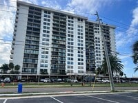 Building Photo - 400 Island Way