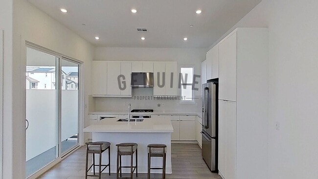 Building Photo - Spacious 4Bd 4Ba Tri-Level Home in Luna Park Community in Irvine