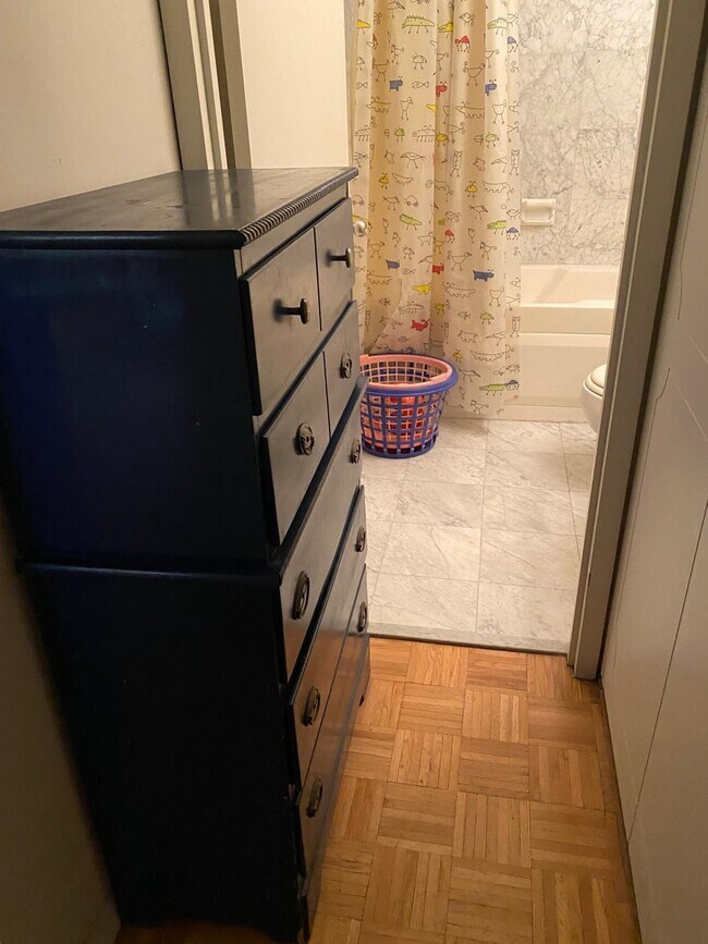 Building Photo - 45 River Dr S