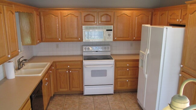 Building Photo - 1902 SW Spruce Rd