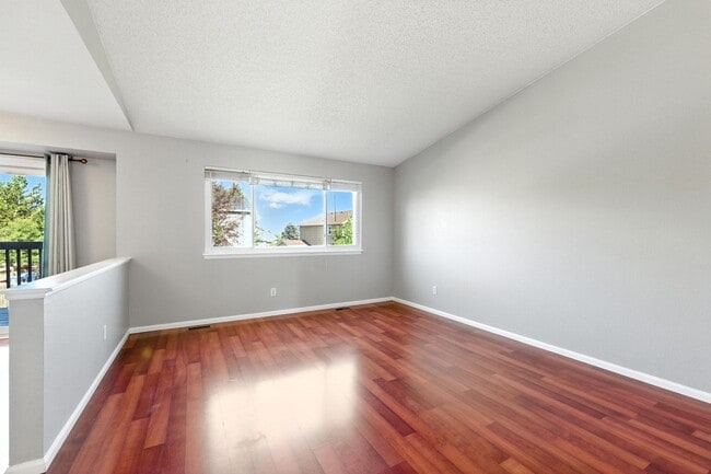 Building Photo - Beautiful, Well-Maintained 4 Bed/4 Bath Ho...