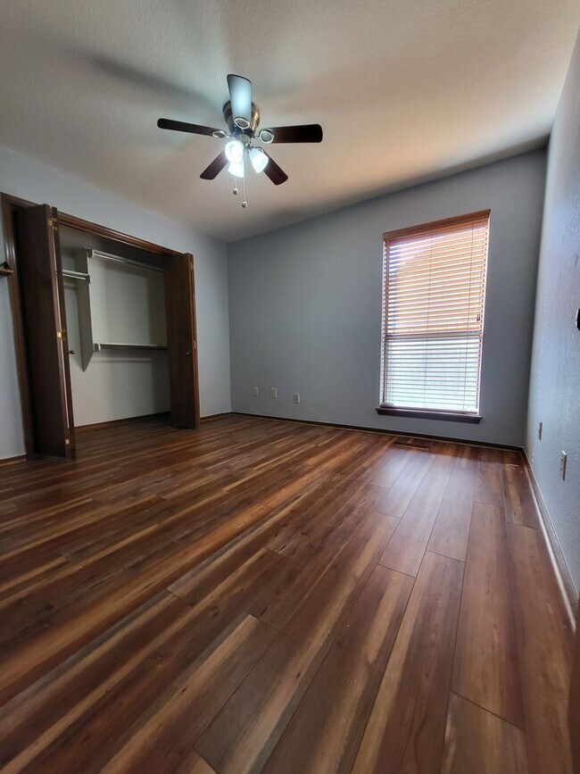 Building Photo - (3) Bed/(2) Bath w/ Storm Shelter! Pets Negotiable!