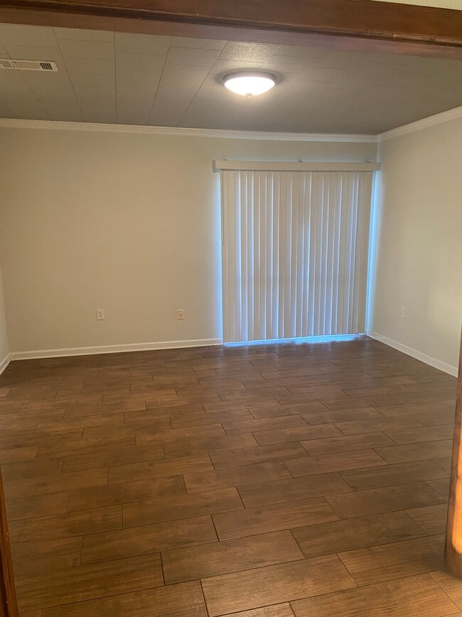 Building Photo - 101 Greenlawn Pl