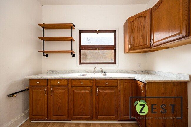 Building Photo - 4016-18 Hogarth