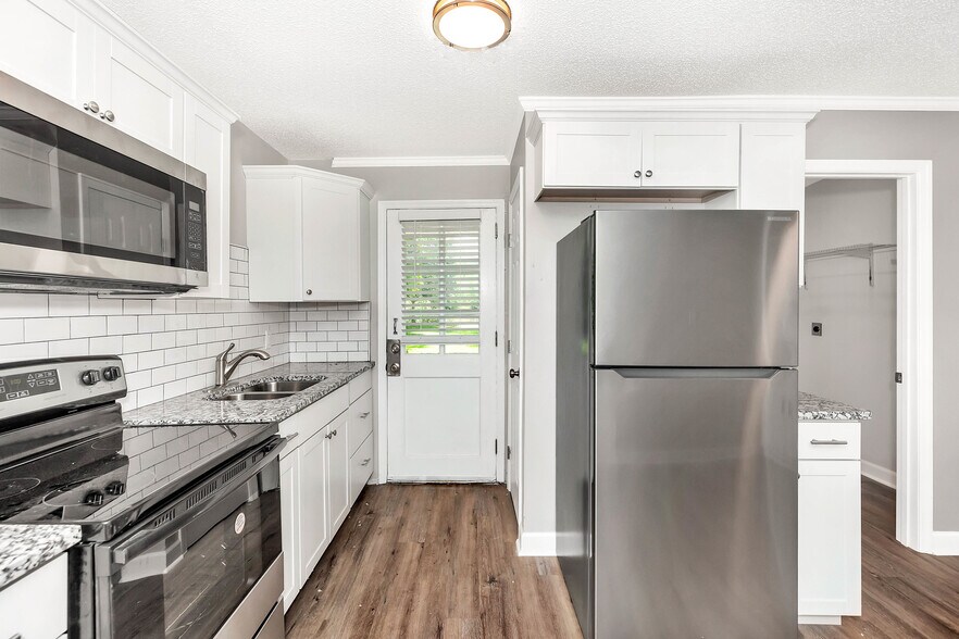 Building Photo - 914 Linwood Dr NW