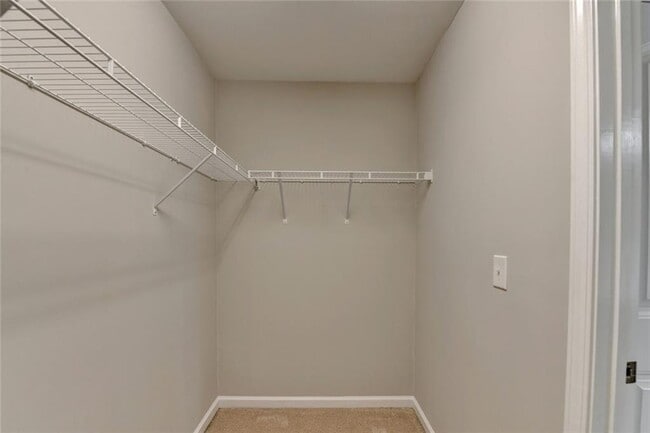 Building Photo - 7325 Heritage Oak Ct