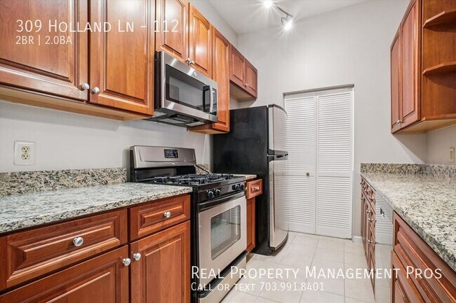 Building Photo - 309 Holland Ln