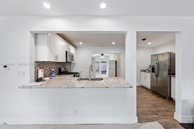 Building Photo - 112 Milton St