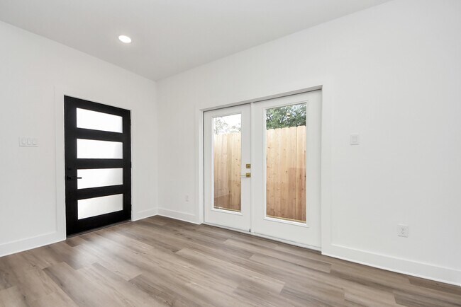 Building Photo - 8125 Cabot St