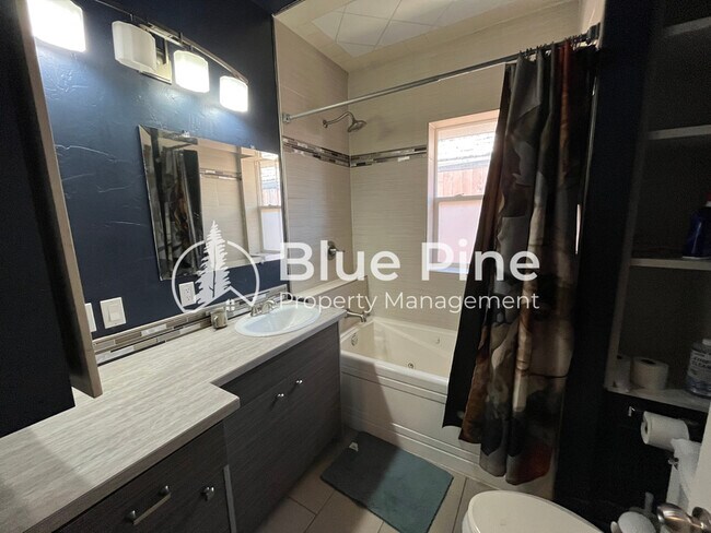 Building Photo - 542 K St