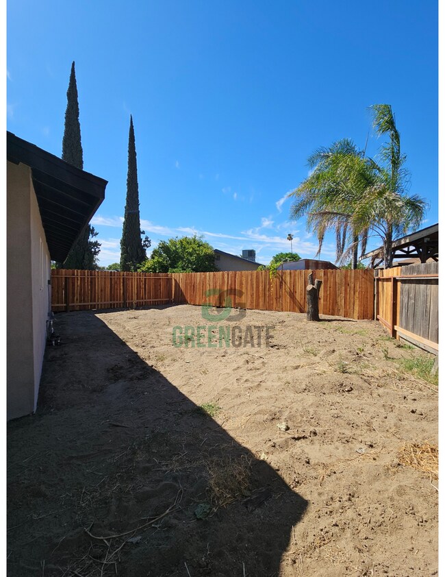Building Photo - 901 Valente Way