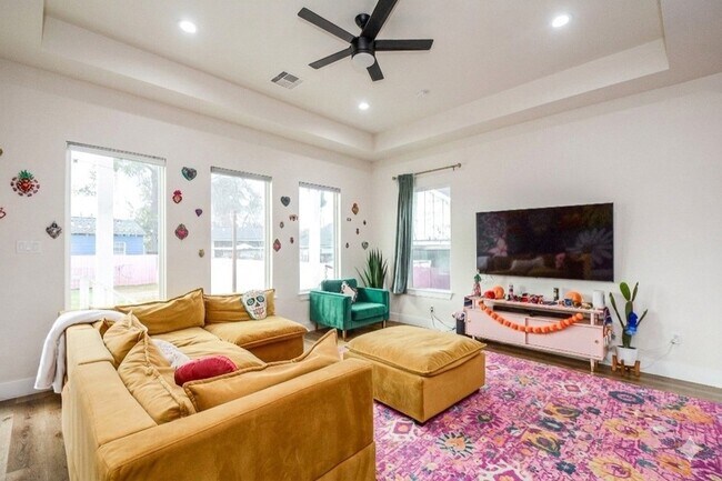 Building Photo - 1504 Evelyn St