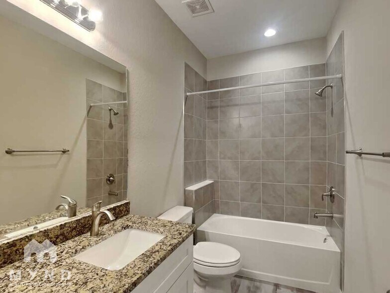 Building Photo - 2423 Mindlin Ln