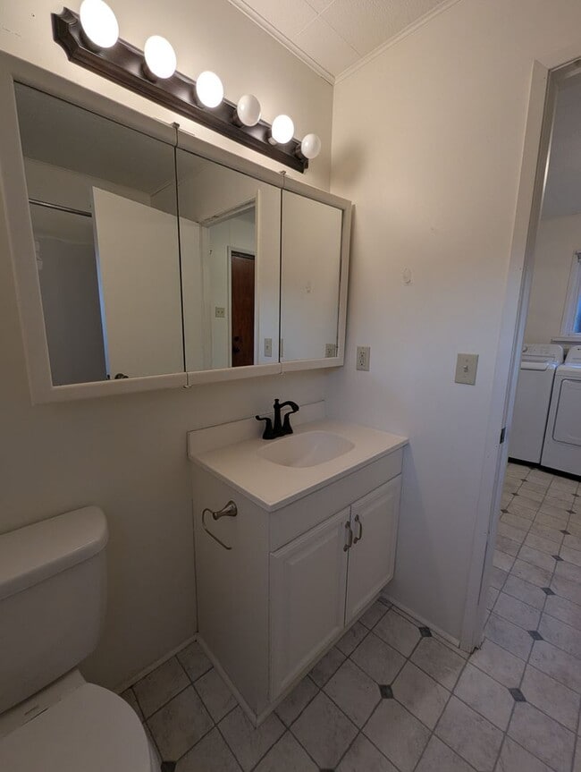 Building Photo - $600 Move In Credit! Charming Country Home in Silver Creek