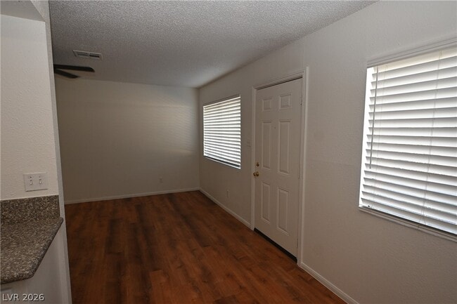 Building Photo - 2608 E Mesquite Ave