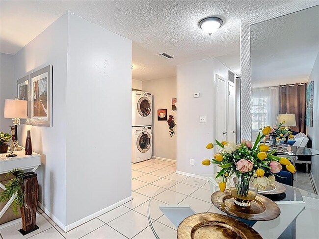 Building Photo - 139 Southeast Jefferson Cir N