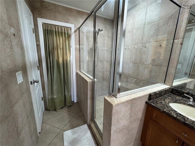 Building Photo - 14940 Day Lily Ct