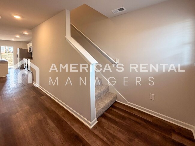 Building Photo - DEPOSIT PENDING! Townhome on Driftwood Lane for Rent! Available to View with 48 Hour Notice!!!