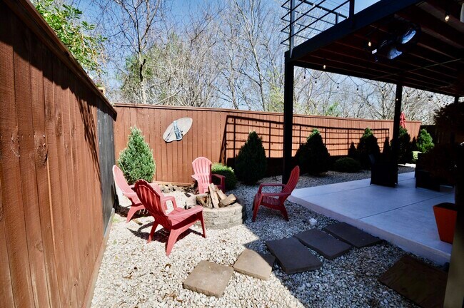 Building Photo - 3330 Beran Dr