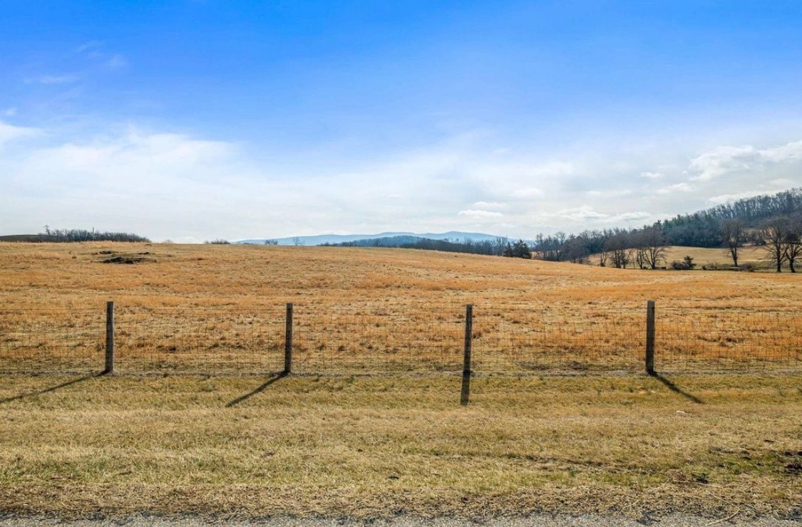 Building Photo - 7 Hull Hills Ln