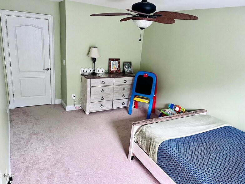Building Photo - Room in House on Gold Rock Ln