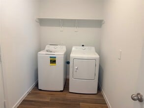 Building Photo - 1214 Sandy Shore Ln