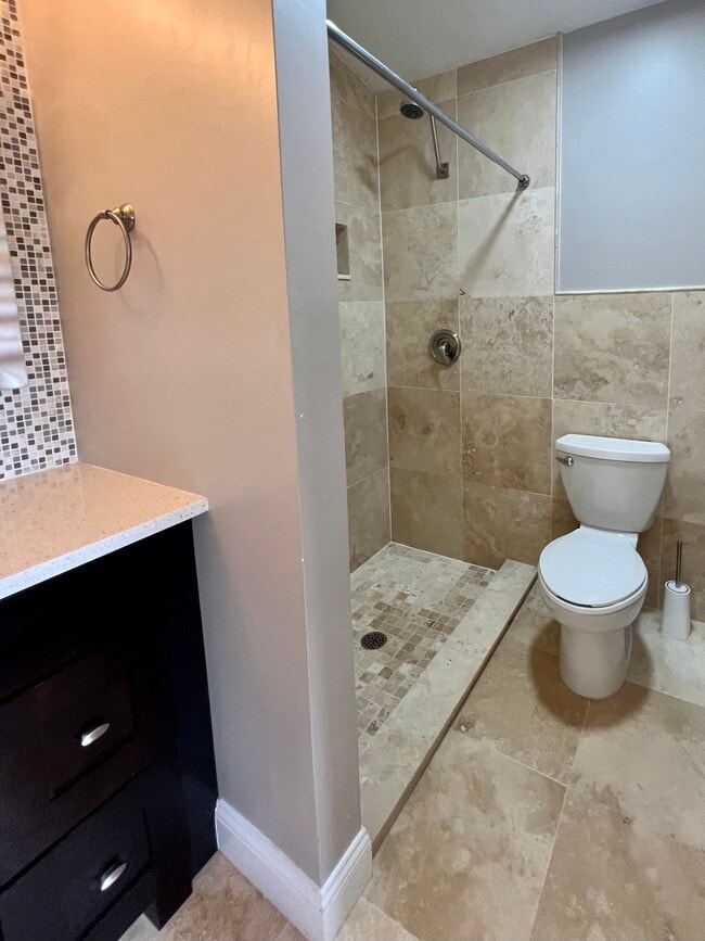 Building Photo - 8859 Eagleview Dr