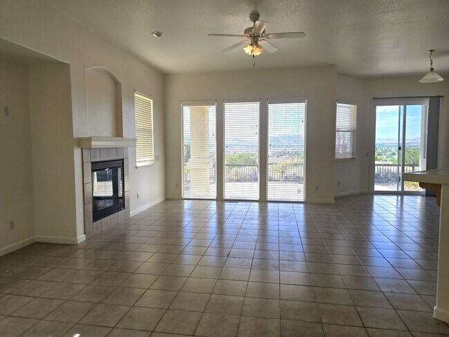 Building Photo - Beautiful single story home with over 1600...