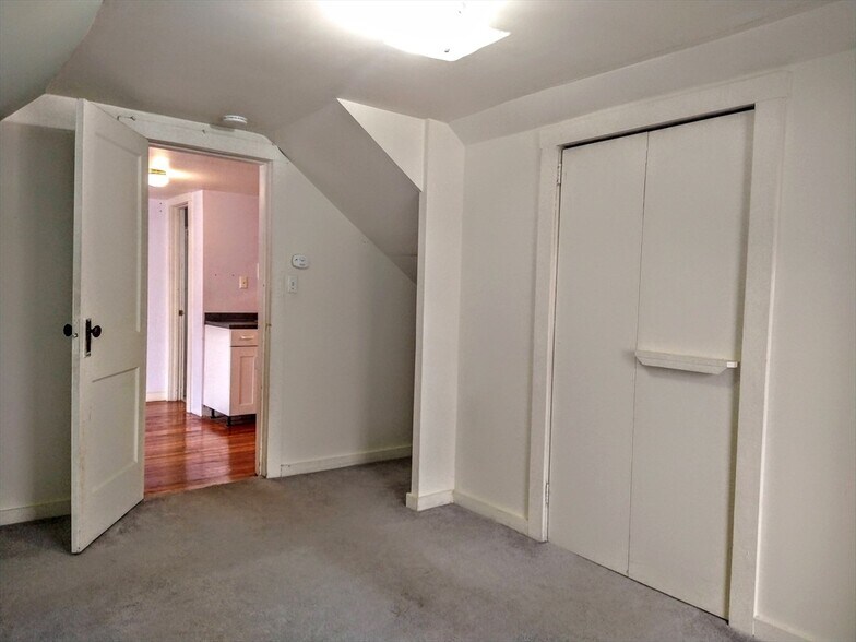 Building Photo - 176 Poplar St
