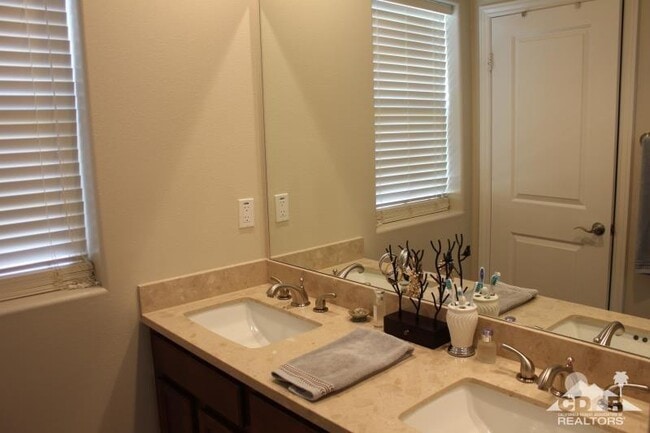 Building Photo - 52082 Rosewood Ln