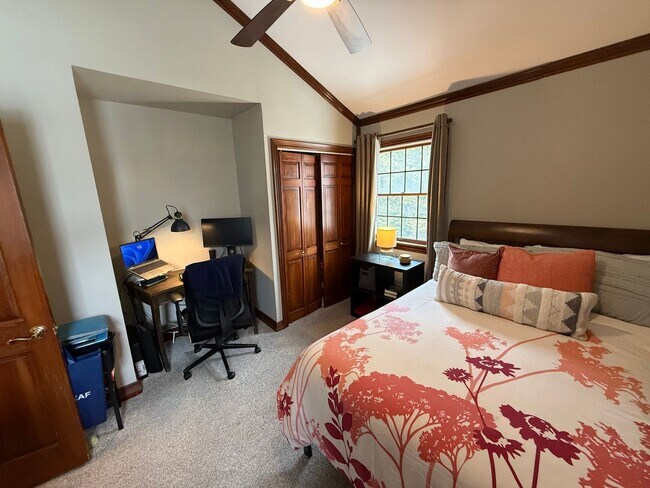 Building Photo - Spectacular 3 Bed/2.5 Bath Colonial in Freeport!