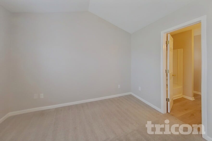 Building Photo - 65 Sand Oak Ct