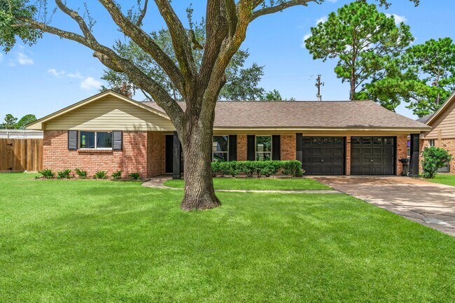 Primary Photo - 1631 Shadow Bend Dr