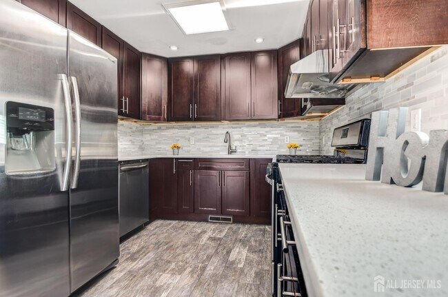 Building Photo - 167 N Main St