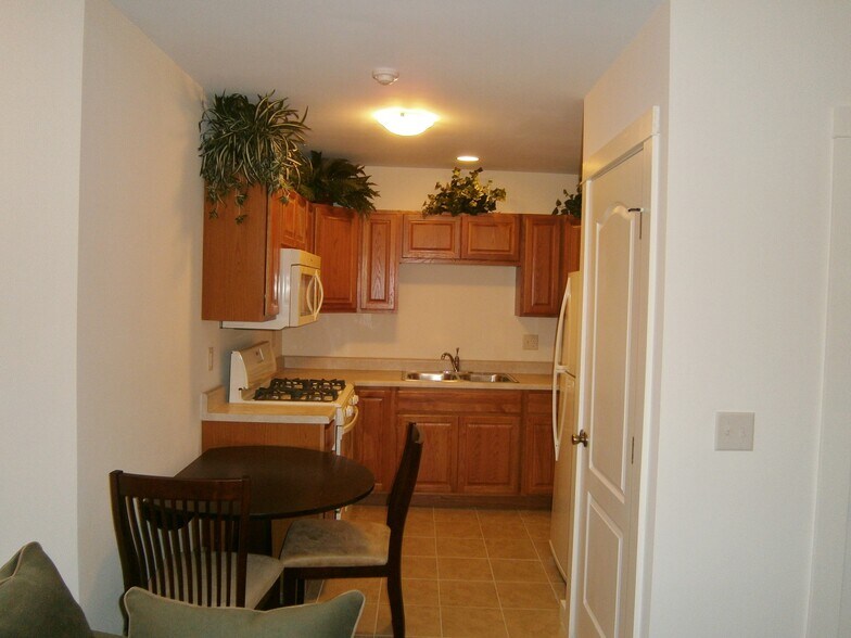 Building Photo - 103 Highland Pl