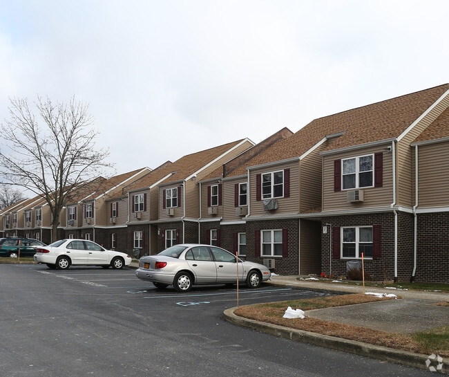 Building Photo - Poughkeepsie Village