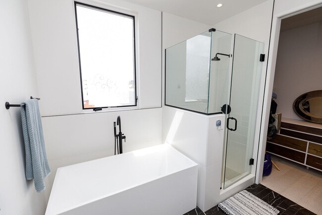 Building Photo - Modern Penthouse in Columbia Heights