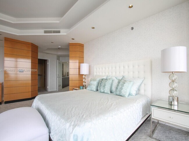 Building Photo - 2000 Island Blvd