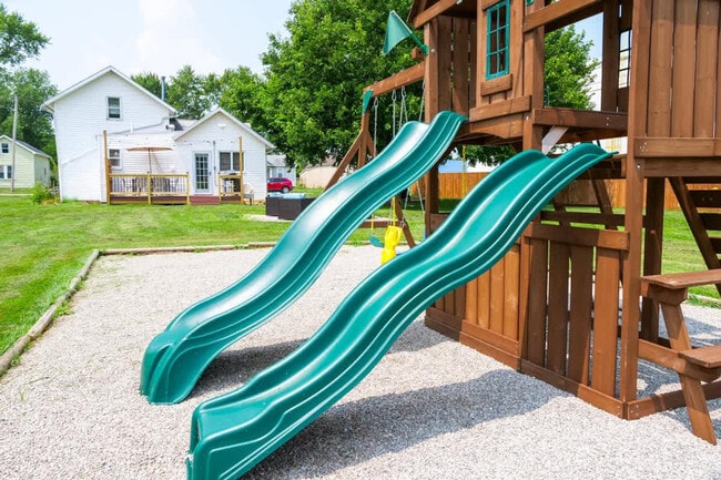 Building Photo - 415 Short St