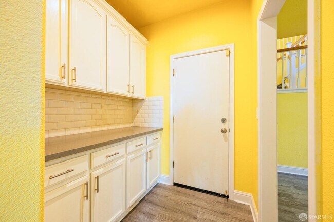 Building Photo - 5476 Summerfield Dr