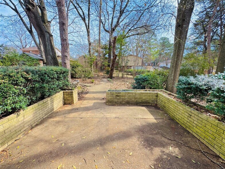 Building Photo - 535 Larkin Ln